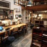 本と趣味のグッズに囲まれた、2階建てのVOUSHO Coffee Factoryの店内